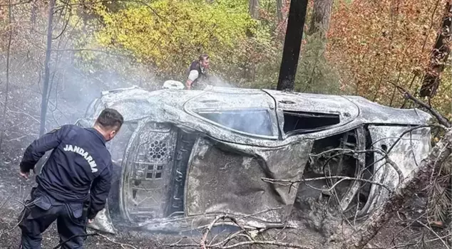 Two people lost their lives in a car that fell into a ravine in Mudurnu.