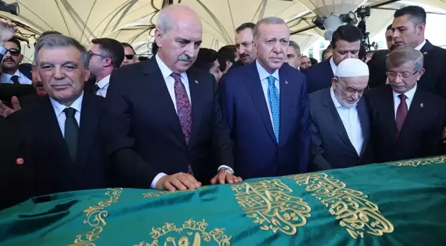 President Erdoğan, Abdullah Gül, and Ahmet Davutoğlu came together side by side after many years.