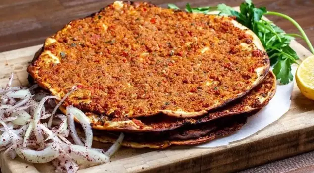 Experts warn about lahmacun: If it's sold for under 100 lira, don't buy it.