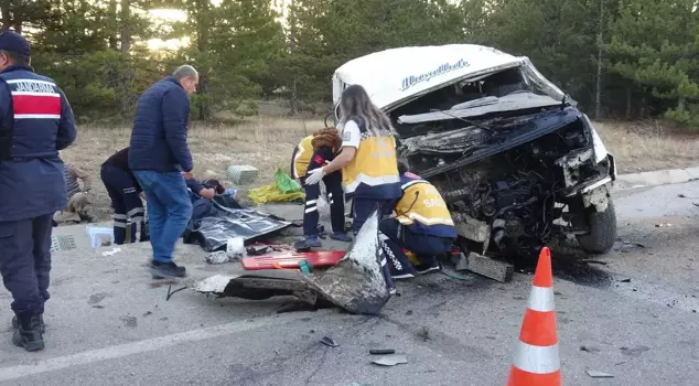 A minibus carrying agricultural workers overturned in Karaman: 2 dead, 13 injured.