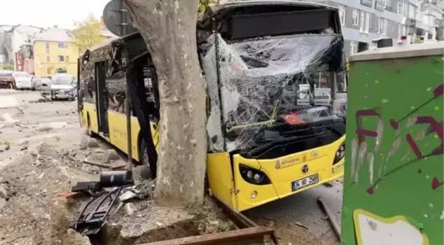 In Bahçelievler, an IETT bus crashed into a tree, and there are many injured.