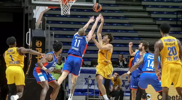 Anadolu Efes lost to Maccabi Playtika Tel Aviv away with a score of 93-91.