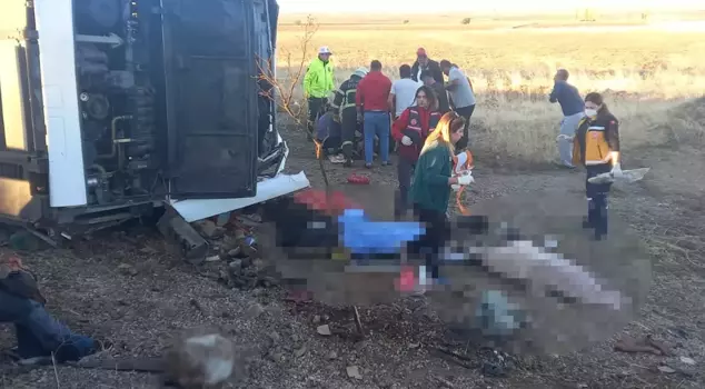 A passenger bus overturned on the Aksaray-Ankara highway! 6 people died, and 34 are injured.