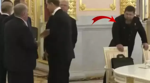 Chechen leader Kadyrov did push-ups during a high-level meeting in Moscow.