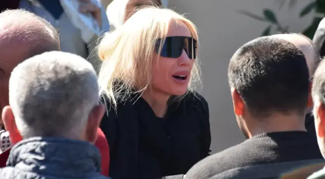 The famous singer Gülşen's father has been laid to rest on his final journey.