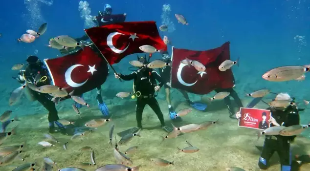 They celebrated the 101st anniversary of the Republic in the depths of the sea.