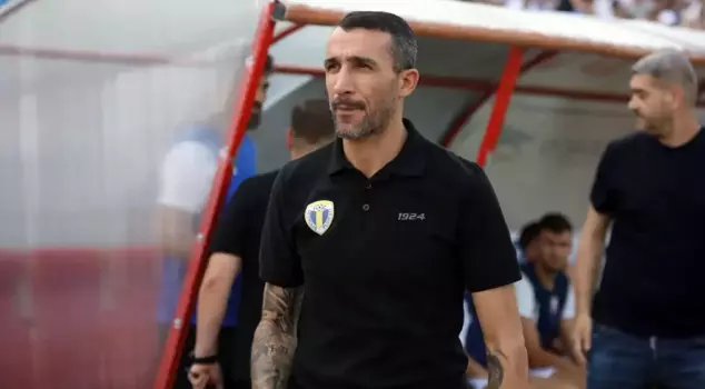 Mehmet Topal'ın takımını kimse durduramıyor cümlesinin Arapça tercümesi:

