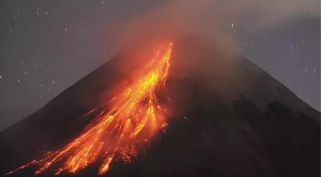 Volcanic eruption in Indonesia: 10 dead.