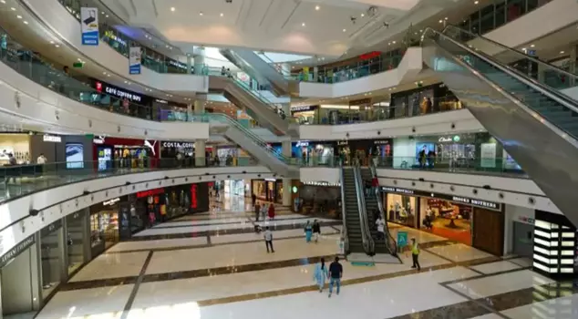 A woman who recently lost her husband in India committed suicide by jumping from the fourth floor of a shopping mall.