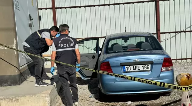 A semi-naked male body was found in a parked car in Antalya.