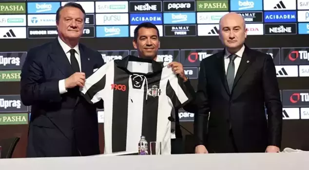 Is Giovanni van Bronckhorst leaving Beşiktaş? Words from Hasan Arat to put an end to the discussions.