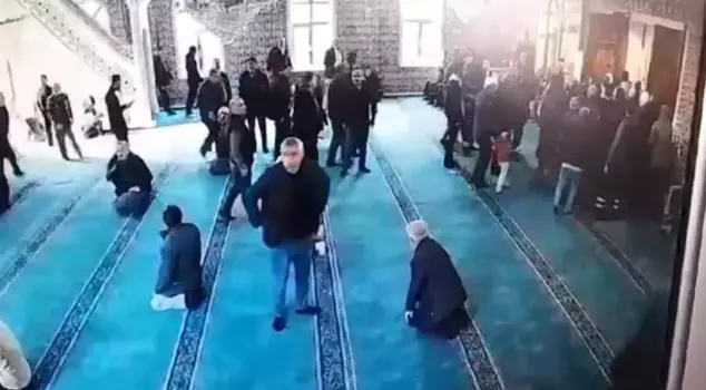 The events that took place in the mosque during the earthquake in Rize were captured on camera.