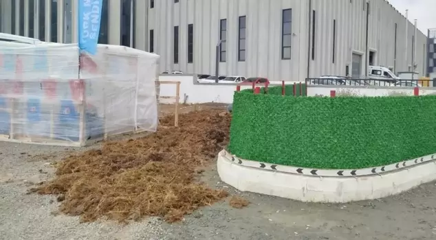 The factory management dumped manure in front of the workers' action tent.