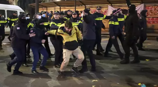 Police intervention against protesters who blocked roads and set up tents in Georgia.