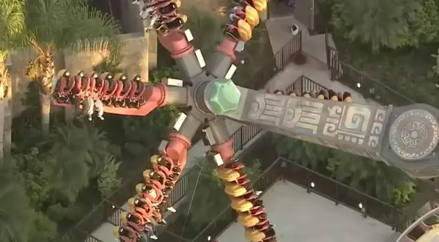 Due to a malfunction at the amusement park, 22 people were left hanging in the air for 2.5 hours.