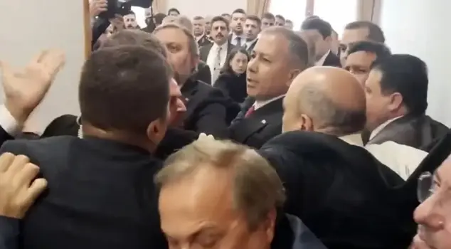 During the budget discussions, a scuffle occurred between Minister Yerlikaya and CHP lawmakers.