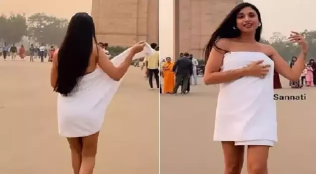 The model dancing with a towel in front of the Indian Gate drew reactions.