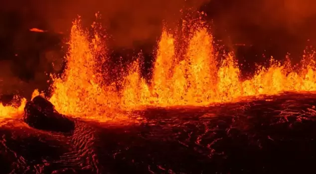 Iceland's volcano erupts for the seventh time: Tourist area evacuated.