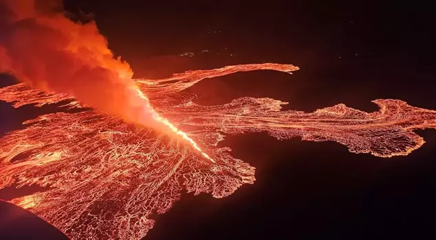 The volcano in Iceland erupted for the 7th time, creating a 3-kilometer-long fissure.