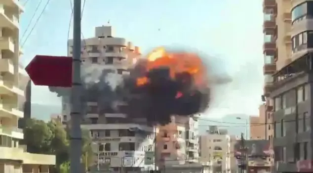 Israeli warplanes destroyed a building in Beirut! The moments of horror were captured on camera.