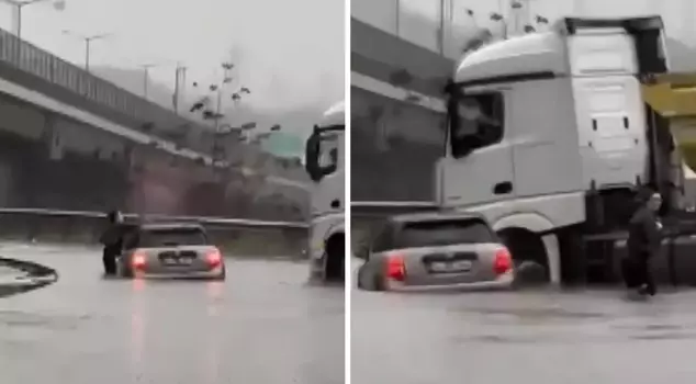 In Kağıthane, a vehicle was stranded in a puddle due to heavy rain.