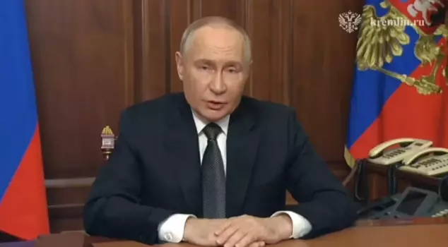 Putin did not move his hands even for a moment in the eight-minute video.