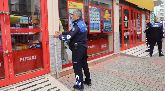 The chain store branch was sealed.