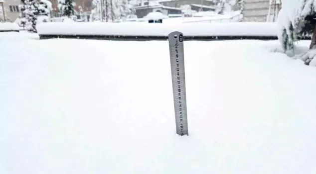 In Bolu, the snow depth has reached 28 centimeters.