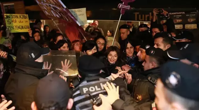 On November 25, women found police barricades in front of them.