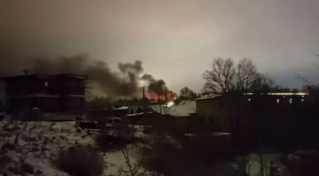 A cargo plane crashed near a building in Lithuania: 1 dead, 2 injured.