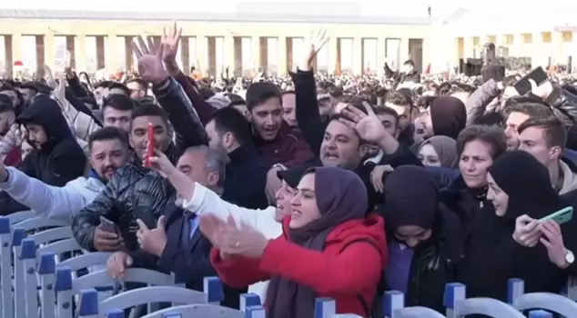 The CHP deputy asked Minister of National Defense Güler about the slogans chanted at Anıtkabir.