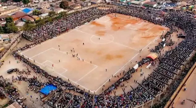 The football field turned into a pool of blood: Nearly 100 people lost their lives.