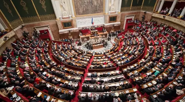 The government is shaking in France: A motion of no confidence from the opposition.