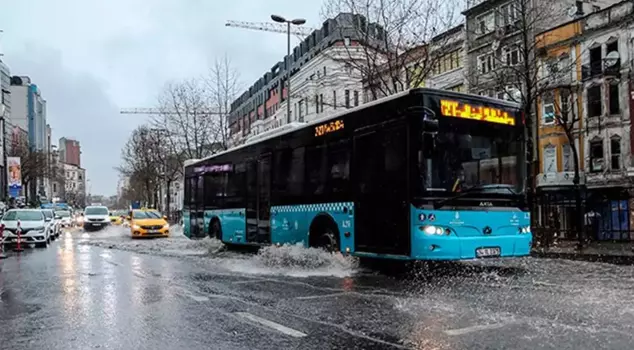 The private public buses in Istanbul have stopped operating.