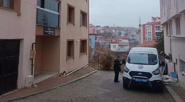 He killed his wife while their children were sleeping in the room in Uşak.