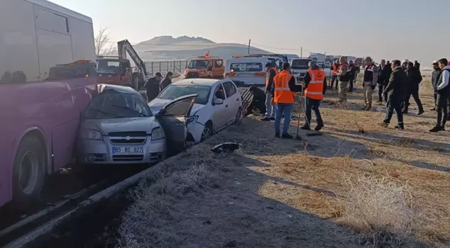 A chain collision involving 30 vehicles in Van: 2 dead, 40 injured.