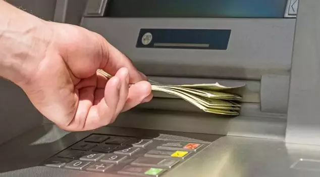 The banks called on the public: Keep cash at home.
