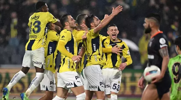 Fenerbahçe defeated RAMS Başakşehir 3-1 at Kadıköy.