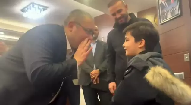 The Mayor of Keçiören, Mesut Özarslan, asked the little child: Does your father take bribes?