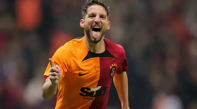 Dries Mertens enchanted this time with his voice.