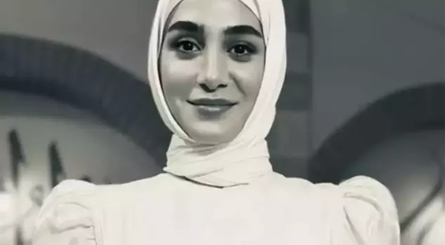 The famous actress received a flood of likes for her hijab photos: You are very beautiful.