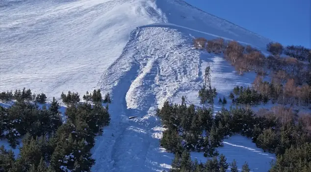 The avalanche disaster on Mount Palandöken captured on camera.