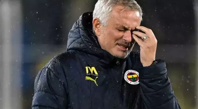 Fenerbahçe's head coach Jose Mourinho underwent surgery.