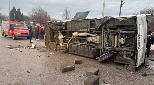 A student bus collided with a truck in Balıkesir! 28 injured, 3 of them seriously.