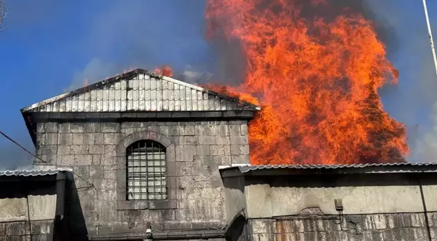 A fire broke out in the 160-year-old Stone Warehouses in Erzurum.