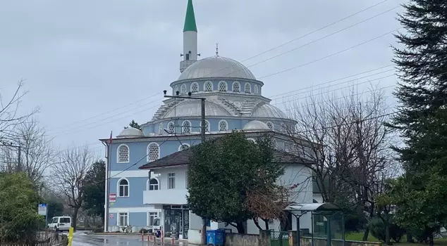 The mosque went around the mosque and called the adhan.