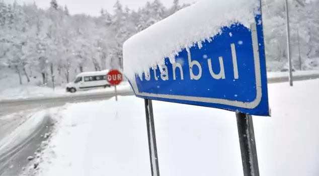 Snowfall is having an impact in Istanbul.