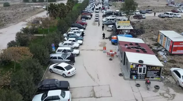 Syrians who want to return to their countries are selling their vehicles at low prices.