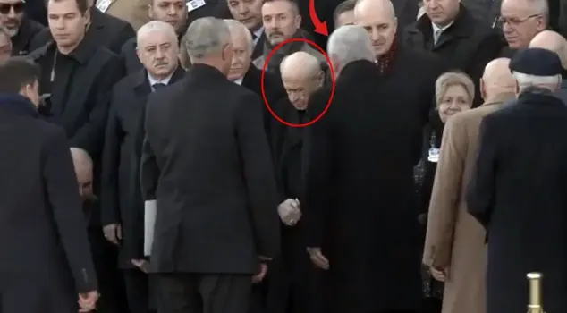 The moment that marked the funeral ceremony! Bahçeli and Dervişoğlu did not shake hands.