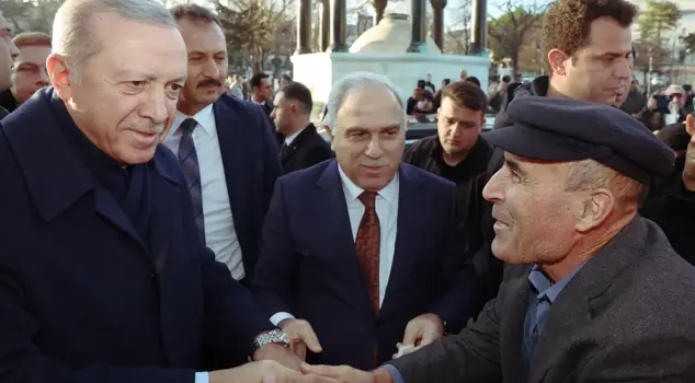 Erdoğan celebrated the holiday with citizens in Sultanahmet.